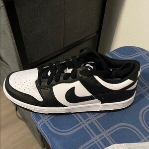 Nike Men's Classic Black and White Sneakers